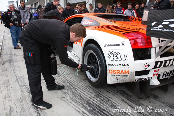 VLN 27-10-2007 04 Rennen Fahrerlager 08