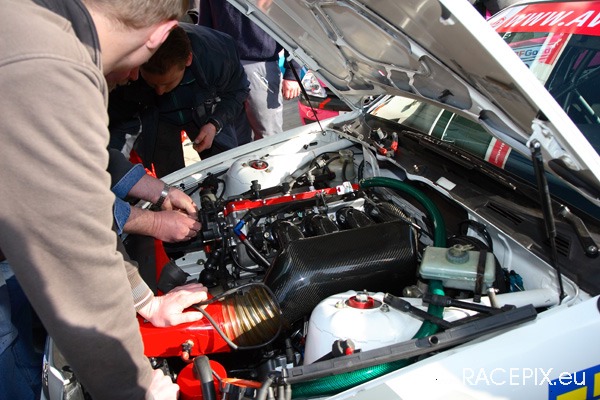 VLN 12-04-2008 01 Training Fahrerlager 043