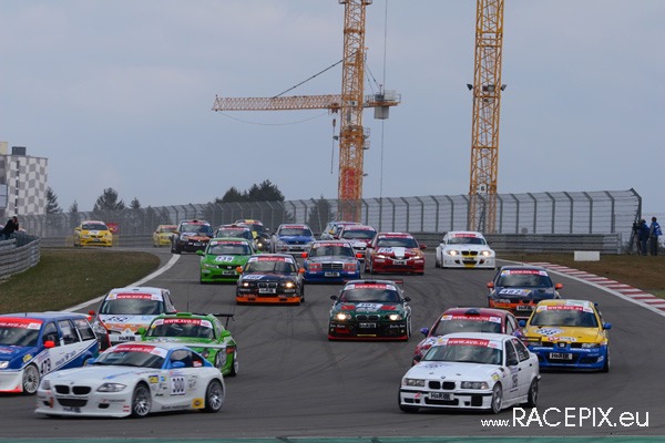 VLN 12-04-2008 02 Start + NGK-Schikane 013