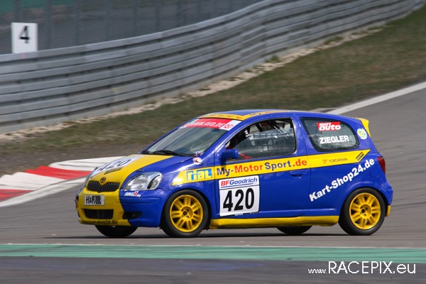 VLN 12-04-2008 02 Start + NGK-Schikane 021