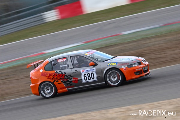 VLN 12-04-2008 02 Start + NGK-Schikane 059