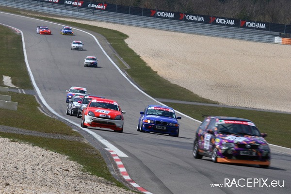 VLN 12-04-2008 02 Start + NGK-Schikane 070