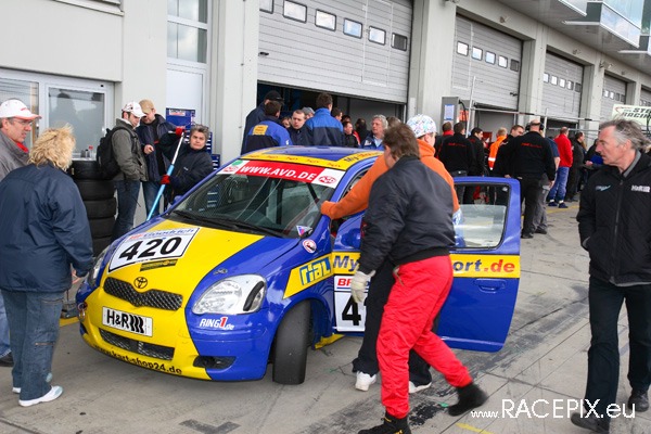 VLN 12-04-2008 04 Rennen Fahrerlager 02