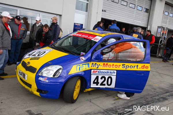 VLN 12-04-2008 04 Rennen Fahrerlager 04