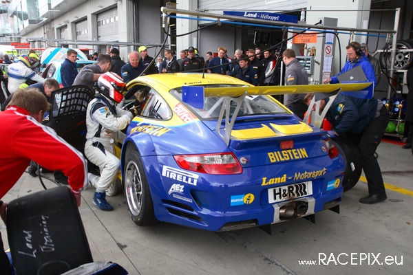 VLN 12-04-2008 04 Rennen Fahrerlager 06