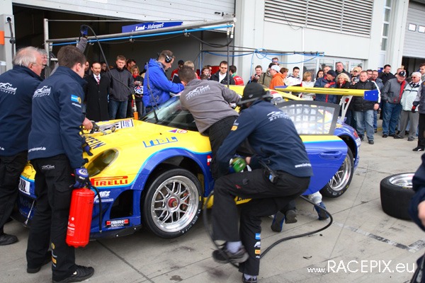 VLN 12-04-2008 04 Rennen Fahrerlager 07