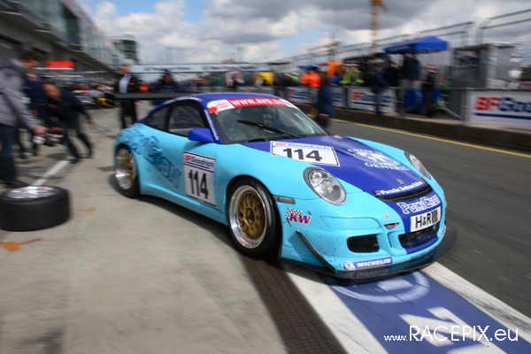 VLN 12-04-2008 04 Rennen Fahrerlager 14