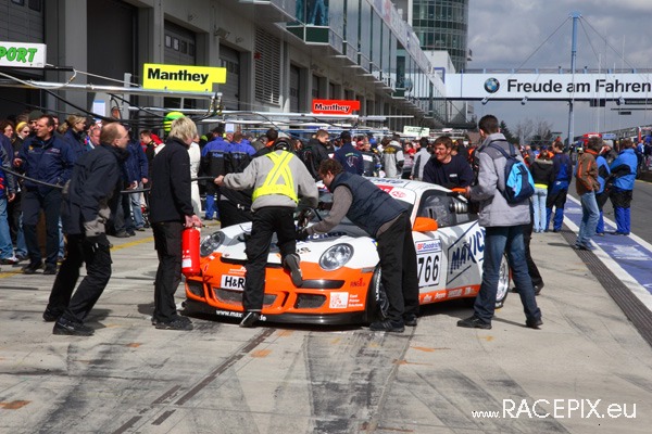 VLN 12-04-2008 04 Rennen Fahrerlager 15