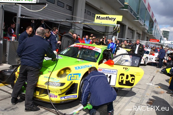 VLN 12-04-2008 04 Rennen Fahrerlager 22