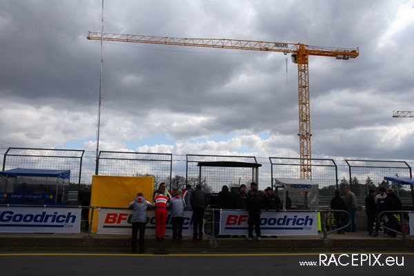 VLN 12-04-2008 04 Rennen Fahrerlager 34