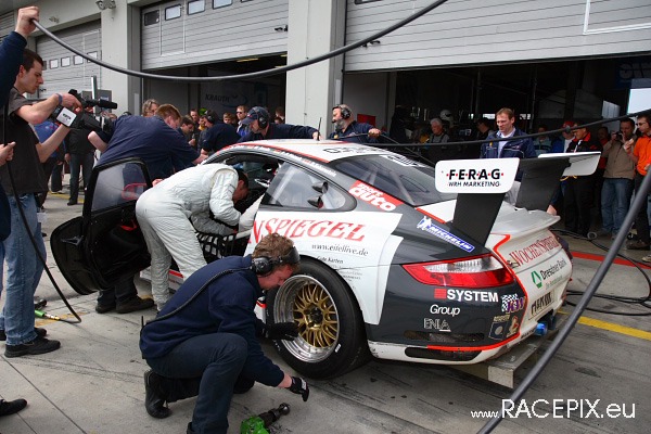 VLN 26-04-2008 03 Boxenstops 51