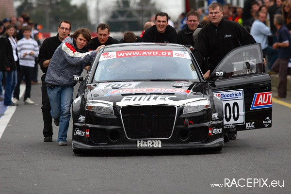 VLN 26-04-2008 06 Rennende+Siegerehrung 06