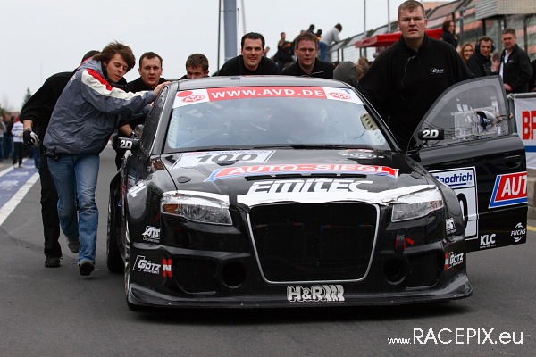 VLN 26-04-2008 06 Rennende+Siegerehrung 07