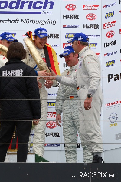 VLN 26-04-2008 06 Rennende+Siegerehrung 27