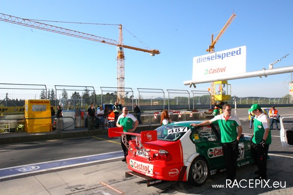 VLN 10-05-2008 01 Training Fahrerlager 044