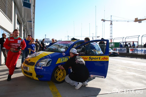 VLN 10-05-2008 01 Training Fahrerlager 051