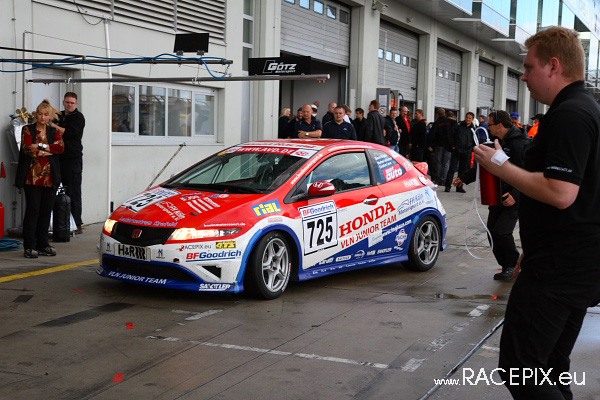 VLN-07 2008-07-19 07 Boxengasse + Siegerehrung IMG_2065
