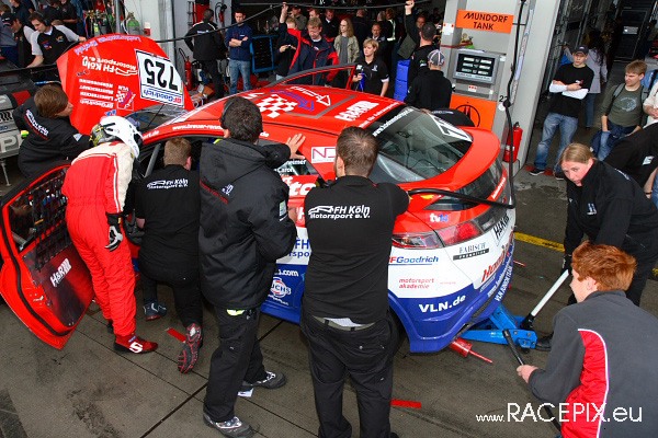 VLN-07 2008-07-19 07 Boxengasse + Siegerehrung IMG_2071