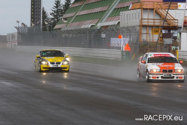 VLN-07 2008-07-19 07 Boxengasse + Siegerehrung IMG_2092