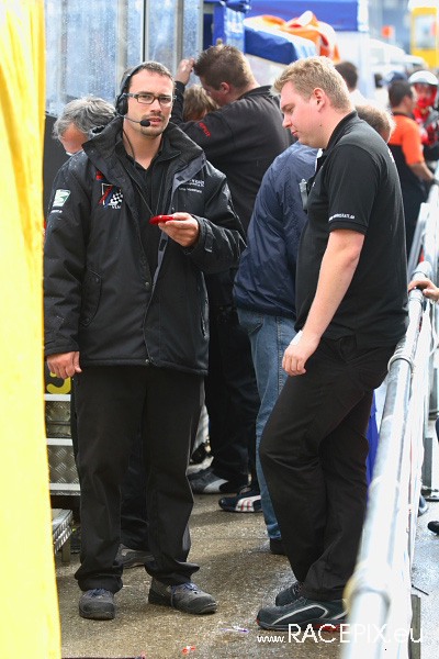 VLN-07 2008-07-19 07 Boxengasse + Siegerehrung IMG_2098