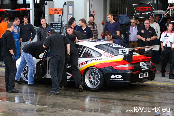 VLN-07 2008-07-19 07 Boxengasse + Siegerehrung IMG_2100