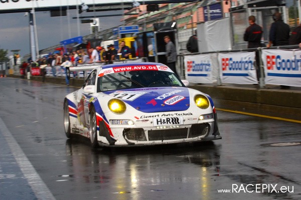 VLN-07 2008-07-19 07 Boxengasse + Siegerehrung IMG_2106
