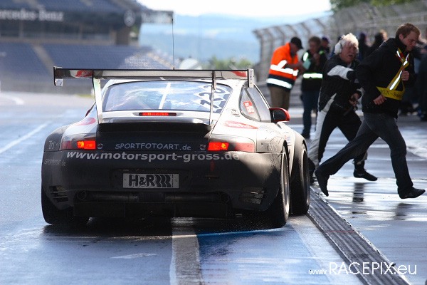VLN-07 2008-07-19 07 Boxengasse + Siegerehrung IMG_2119