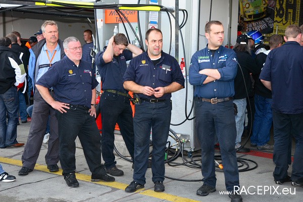 VLN-07 2008-07-19 07 Boxengasse + Siegerehrung IMG_2131
