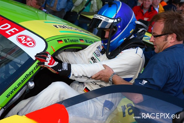 VLN-07 2008-07-19 07 Boxengasse + Siegerehrung IMG_2143