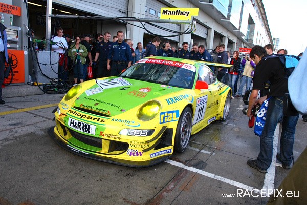VLN-07 2008-07-19 07 Boxengasse + Siegerehrung IMG_2147