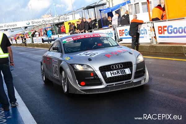 VLN-07 2008-07-19 07 Boxengasse + Siegerehrung IMG_2148