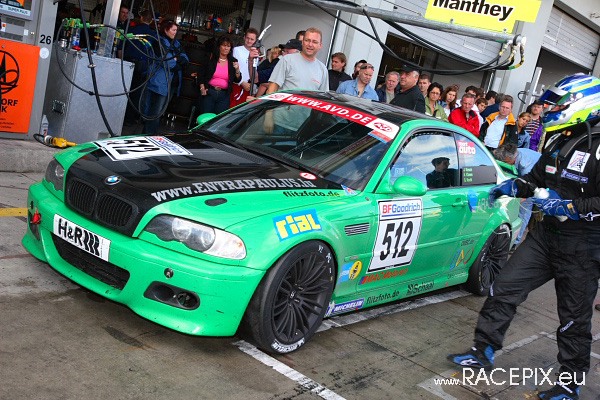 VLN-07 2008-07-19 07 Boxengasse + Siegerehrung IMG_2155