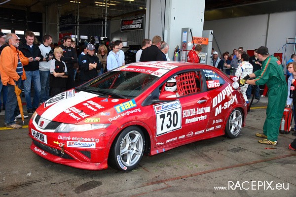 VLN-07 2008-07-19 07 Boxengasse + Siegerehrung IMG_2163
