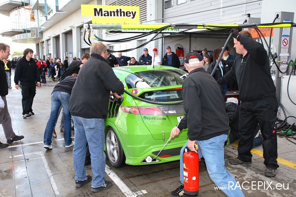 VLN-07 2008-07-19 07 Boxengasse + Siegerehrung IMG_2164