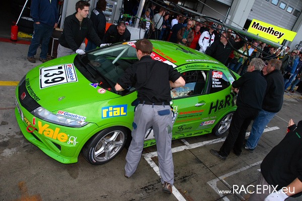 VLN-07 2008-07-19 07 Boxengasse + Siegerehrung IMG_2165