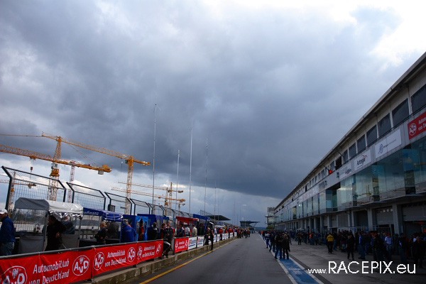 VLN-07 2008-07-19 07 Boxengasse + Siegerehrung IMG_2172