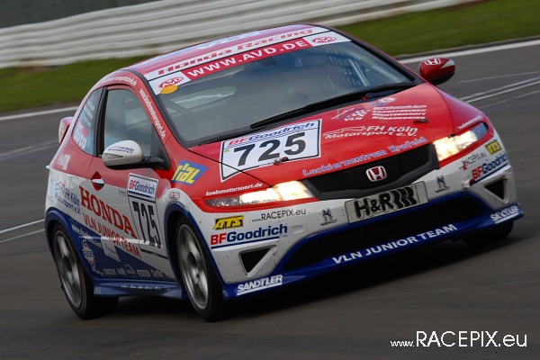 VLN-07 2008-07-19 07 Boxengasse + Siegerehrung IMG_2184