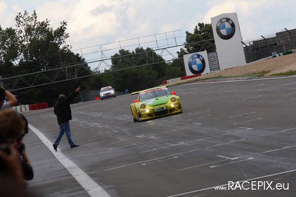 VLN-07 2008-07-19 07 Boxengasse + Siegerehrung IMG_2199