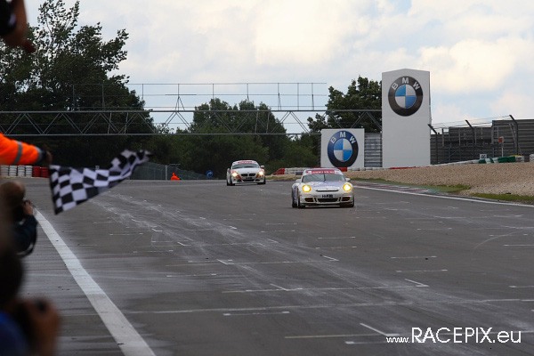 VLN-07 2008-07-19 07 Boxengasse + Siegerehrung IMG_2209