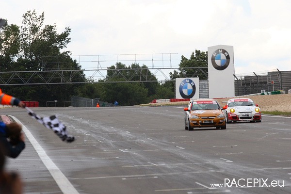 VLN-07 2008-07-19 07 Boxengasse + Siegerehrung IMG_2215
