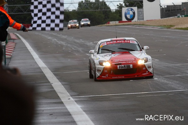 VLN-07 2008-07-19 07 Boxengasse + Siegerehrung IMG_2217