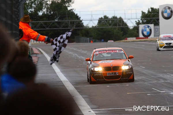 VLN-07 2008-07-19 07 Boxengasse + Siegerehrung IMG_2221