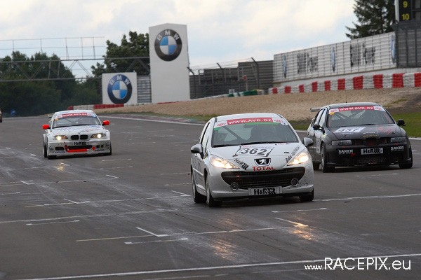VLN-07 2008-07-19 07 Boxengasse + Siegerehrung IMG_2226
