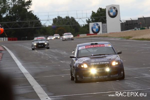 VLN-07 2008-07-19 07 Boxengasse + Siegerehrung IMG_2229