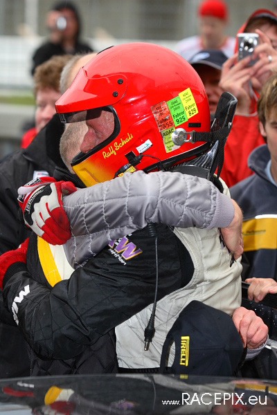 VLN-07 2008-07-19 07 Boxengasse + Siegerehrung IMG_2250