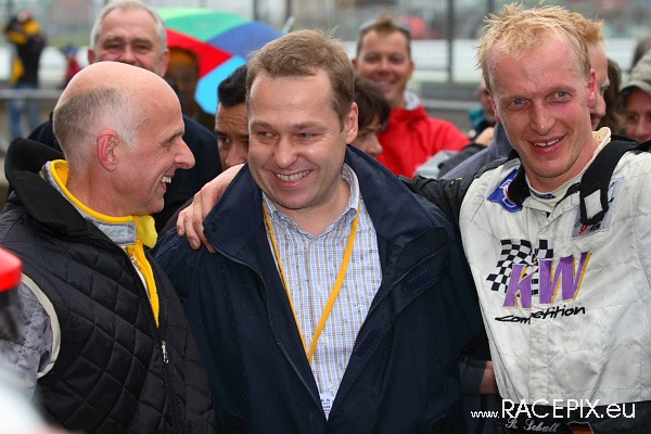 VLN-07 2008-07-19 07 Boxengasse + Siegerehrung IMG_2259