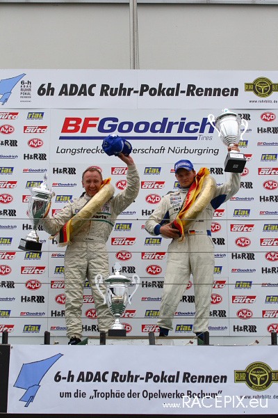 VLN-07 2008-07-19 07 Boxengasse + Siegerehrung IMG_2270