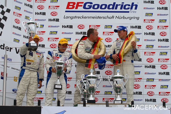 VLN-07 2008-07-19 07 Boxengasse + Siegerehrung IMG_2271