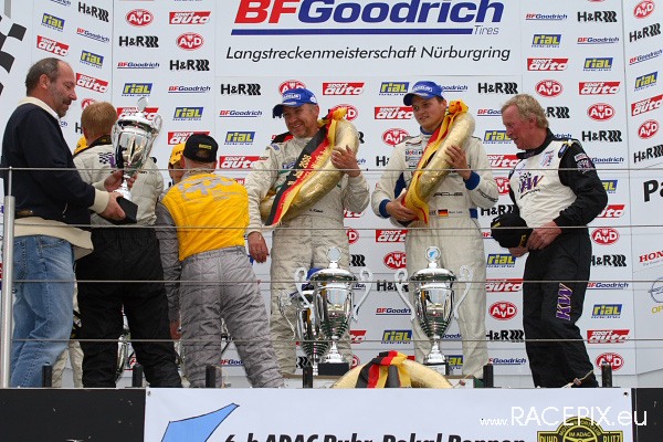 VLN-07 2008-07-19 07 Boxengasse + Siegerehrung IMG_2273