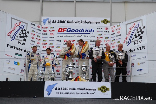 VLN-07 2008-07-19 07 Boxengasse + Siegerehrung IMG_2274